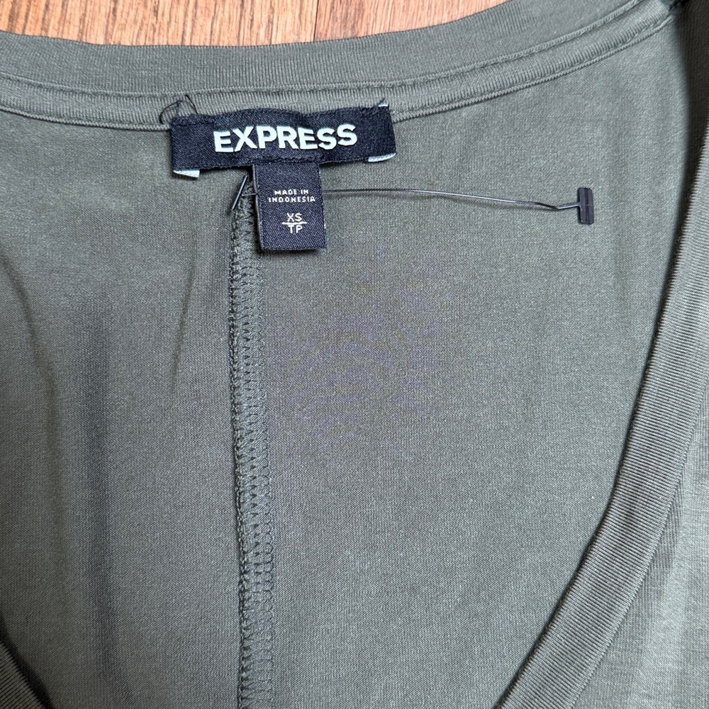 Express V Neck Top - Picture 3 of 9